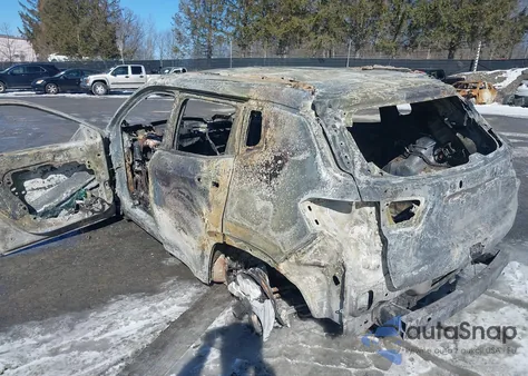 2019 Jeep Compass Latitude 4X4 z USA, uszkodzony, nr VIN 3C4NJDBB3KT760907